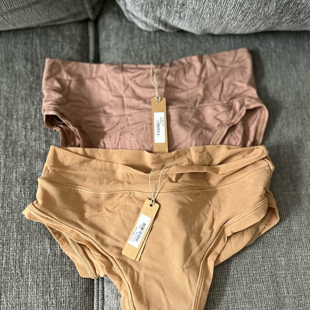 SKIMS SLEEP BRIEF | SIENNA (L) and SUMMER MESH BRIEF | OCHRE (L)